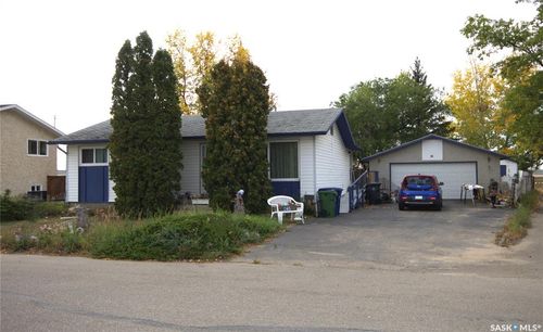 365 3 Ave Cres, Battleford, SK, S0M0E0 | Card Image
