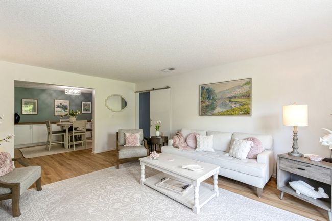 Living Roomo | Image 6