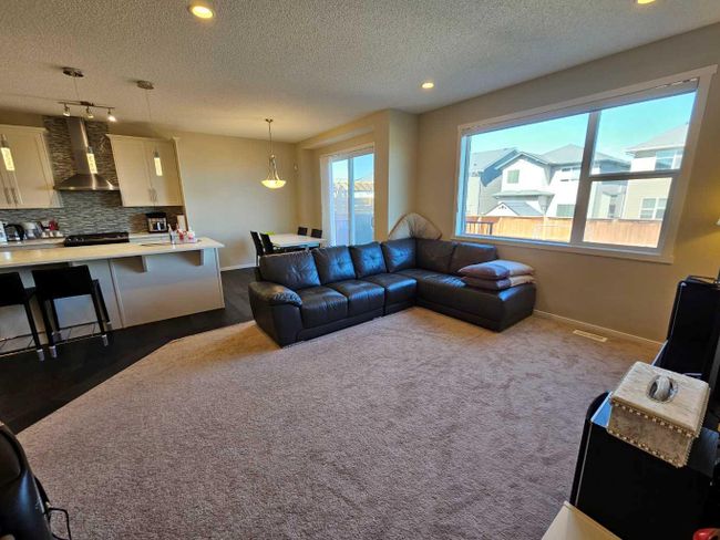 215 Nolancrest Rise Nw, Home with 3 bedrooms, 2 bathrooms and 4 parking in Calgary AB | Image 9