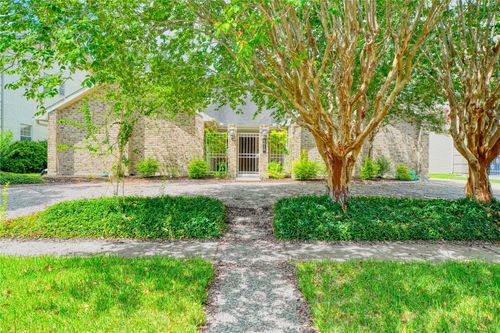 8018 Candle Ln, Houston, TX, 77071-2013 | Card Image
