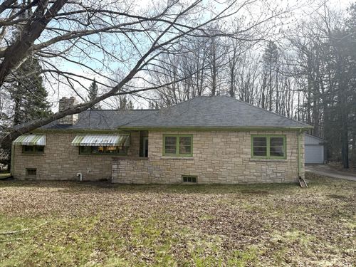 7892 Old 101 Rd, Armstrong Creek, WI, 54103-9725 | Card Image