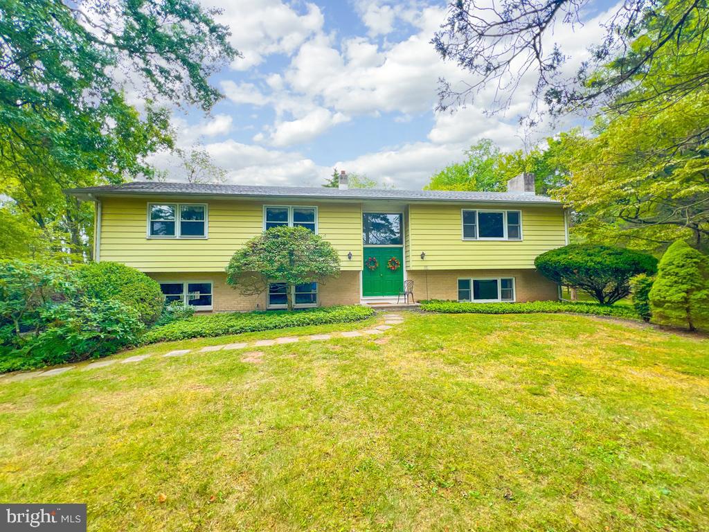 Beaumont Dr, Newtown, PA 18940