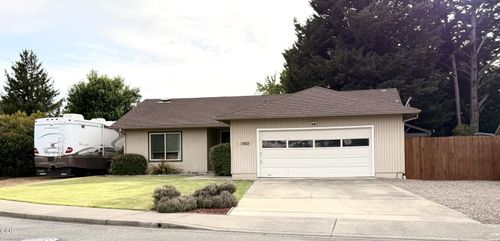 1002 Angler Ln, Grants Pass, OR, 97527-6273 | Card Image