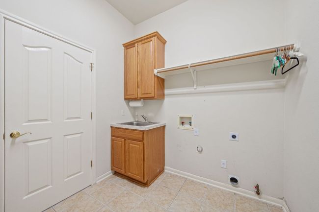 Mud sink in the laundry/pantry | Image 15