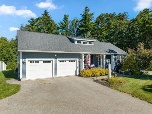 2 Firefly Cir, Somersworth, NH, 03878-3301 | Card Image