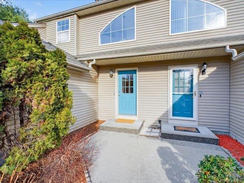 510 Somerset Ct, Fishkill, NY, 12524-3303 | Card Image