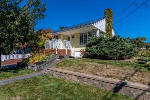 2 Ryland Ave, Dartmouth, NS, B3A2G5 | Card Image