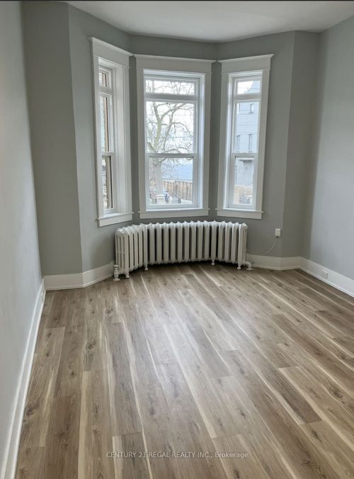 {{alt}} | Card Image