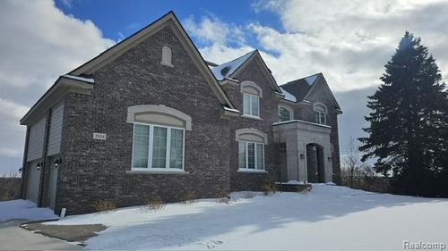 2934 Eagle Ct, Rochester Hills, MI, 48309-2855 | Card Image