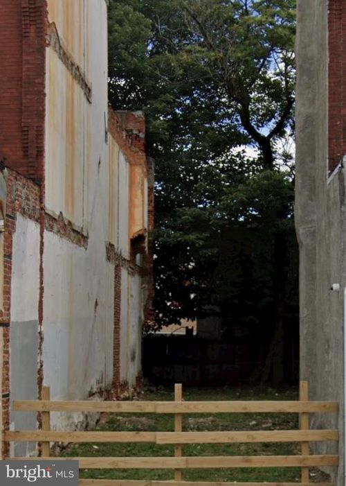 1107 N 40th St, Philadelphia, PA, 19104-1129 | Card Image