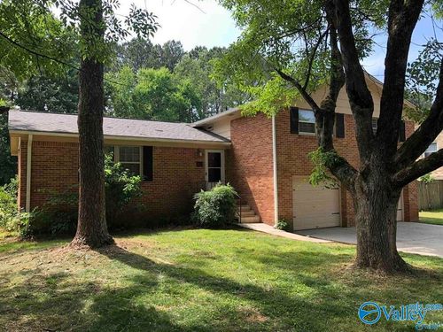 323 Forrest Park Ct Nw, Huntsville, AL, 35806-1873 | Card Image