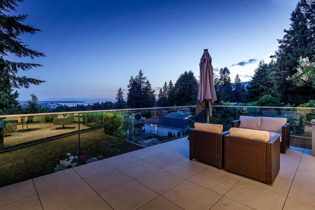 405 Montroyal Boulevard, House other with 7 bedrooms, 5 bathrooms and 6 parking in North Vancouver BC | Image 10