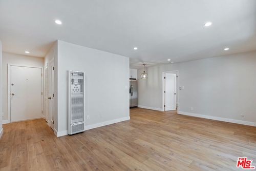 apt-209-2232 W 24th St, Los Angeles, CA, 90018-1907 | Card Image