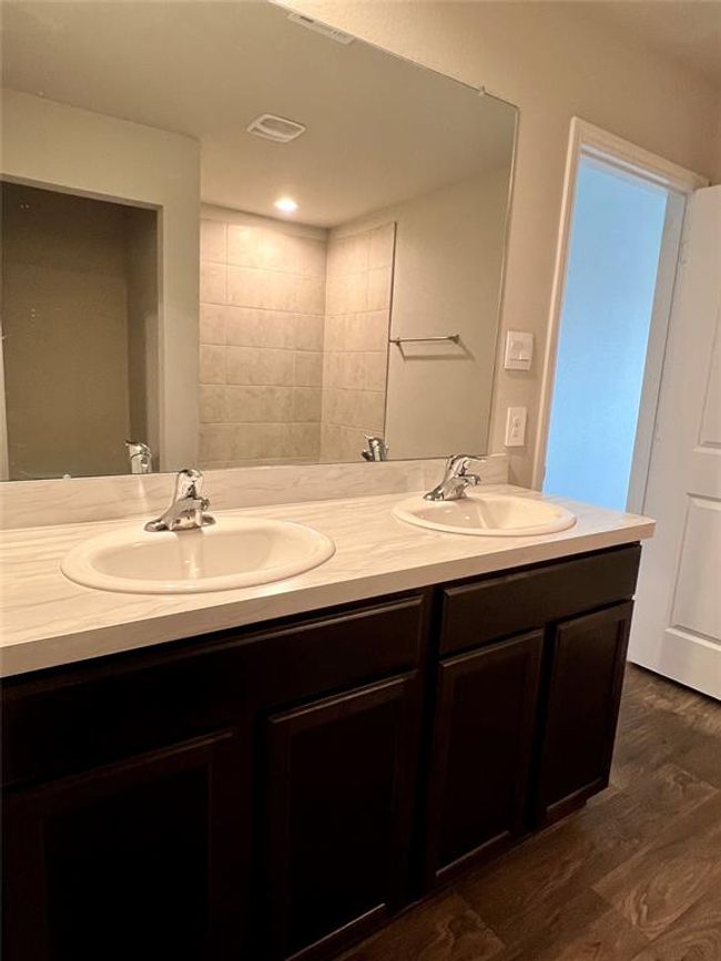 En suite primary bathroom | Image 11