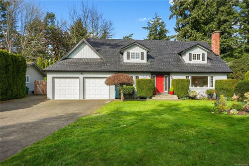 2220 Tashy Pl, Saanich, BC, V8N4R6 | Card Image