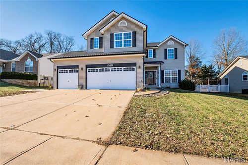 2420 Silver Lake Estates Dr, Pacific, MO, 63069-5571 | Card Image