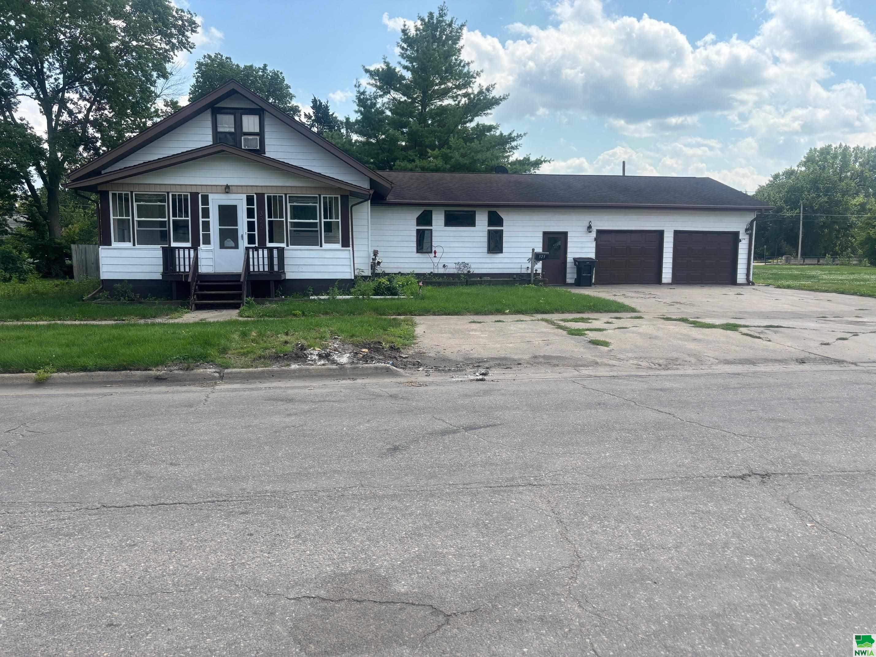 Willow St, Cherokee, IA 51012