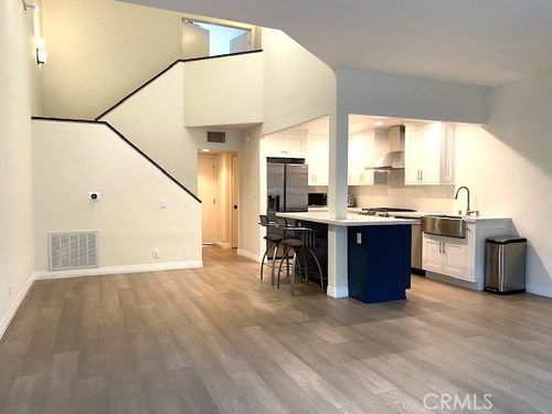 11344 Old Ranch Cir, Chatsworth, CA, 91311-1244 | Card Image