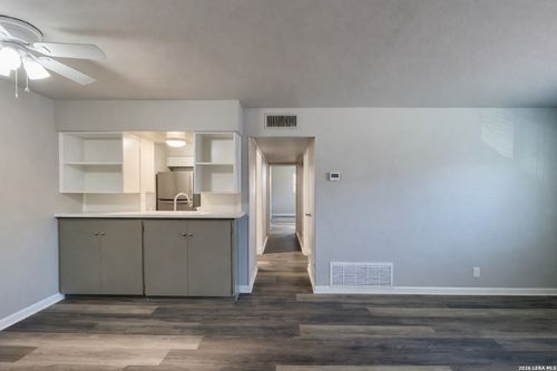 apt-7-223 W Silver Sands Dr, San Antonio, TX, 78216-3537 | Card Image