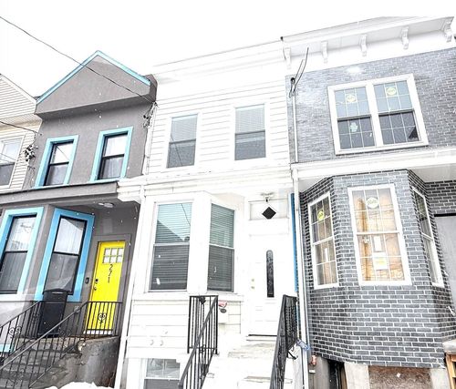 273 Forrest St, Jersey City, NJ, 07304-2206 | Card Image