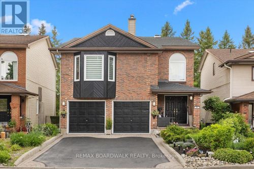 24 Hackett Street, Ottawa, ON, K1V0P7 | Card Image