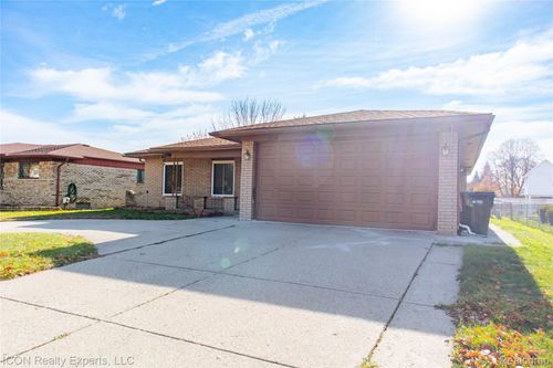 2238 Nadine Dr, Sterling Heights, MI, 48310-2350 | Card Image