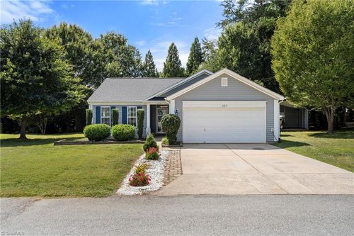 420 Sunset Dr, Kernersville, NC, 27284-2261 | Card Image