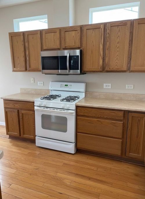 54 Rocking Horse Ln, Grayslake, IL, 60030-9621 | Card Image