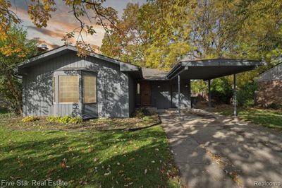 377 Cherry Drive, Home with 3 bedrooms, 1 bathrooms and null parking in Troy MI | Image 1