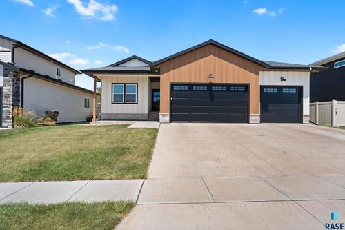 612 E Lakeview Dr Drive, Brandon, SD, 57005 | Card Image
