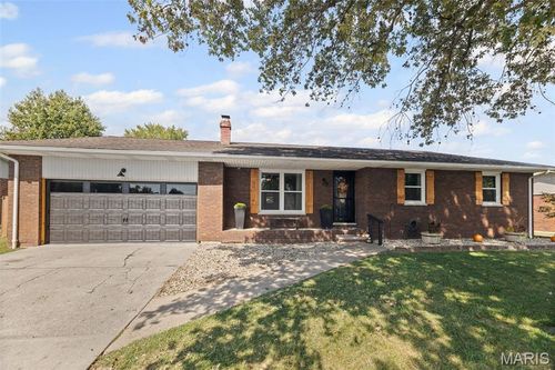 132 Sundown Dr, Wood River, IL, 62095-4013 | Card Image