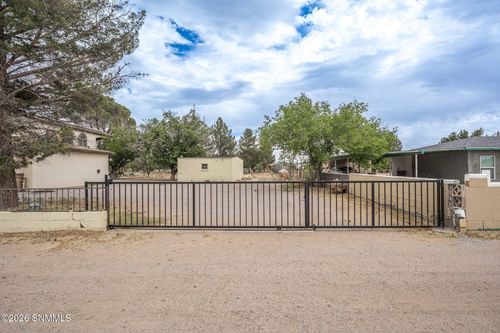 304 Las Flores Cir, La Mesa, NM, 88044-9596 | Card Image
