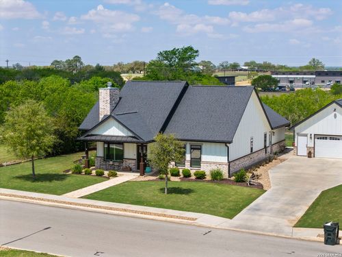 120 W Magnolia Cir, La Vernia, TX, 78121-0108 | Card Image