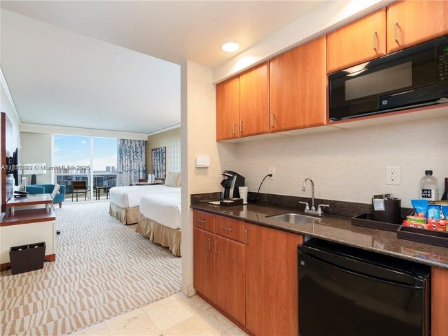 1418 - 18001 Collins Ave, Condo with 0 bedrooms, 1 bathrooms and null parking in Sunny Isles Beach FL | Image 28