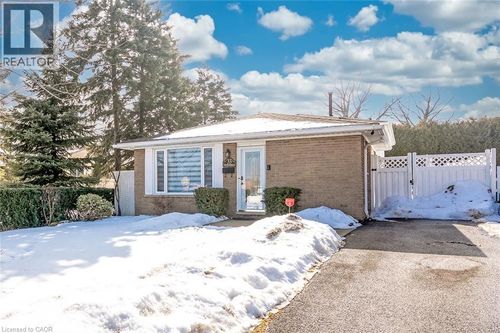 33 Gemini Dr, Hamilton, ON, L9C6R5 | Card Image