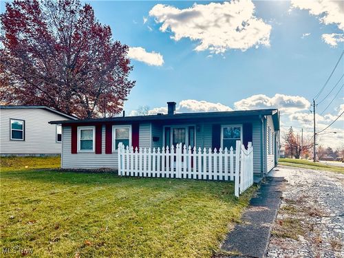 401 Indiana Ave, Girard, OH, 44420-3056 | Card Image