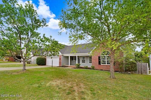 612 Fairbluff Dr, Hope Mills, NC, 28348-5670 | Card Image