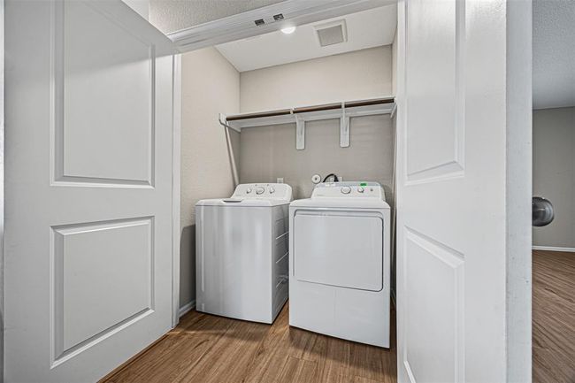 Washer and Dryer room | Image 19