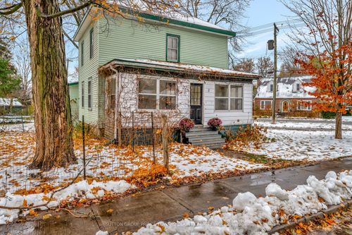 2 Queen St, Picton, ON, K0K2T0 | Card Image