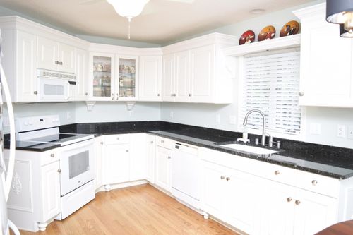 2124305 Cumberland Dr, Pewaukee, WI, 53072-5824 | Card Image