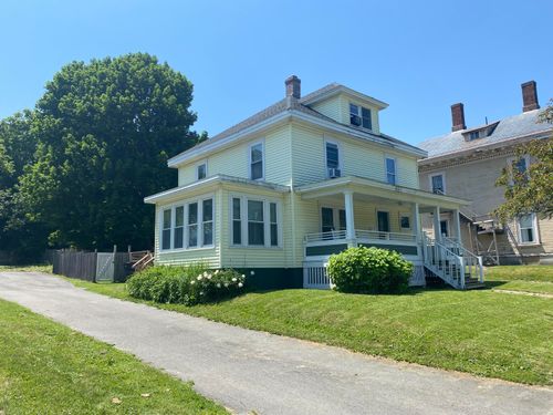 94 Court St, Bangor, ME, 04401-4726 | Card Image