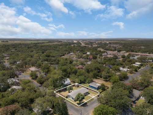 209 E Live Oak St, Burnet, TX, 78611-3608 | Card Image