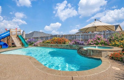 113 Rain Cloud Dr, Waxahachie, TX, 75165-8807 | Card Image