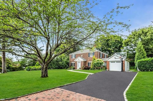 63 Hilltop Dr, Manhasset, NY, 11030-3424 | Card Image