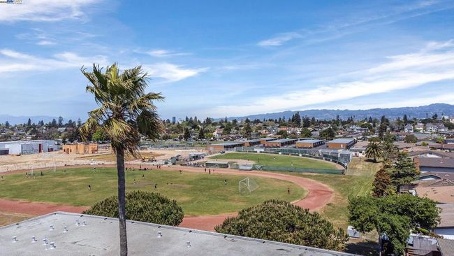UNIT-212 - 325 Kitty Hawk Rd, Condo with 2 bedrooms, 1 bathrooms and 1 parking in Alameda CA | Image 31