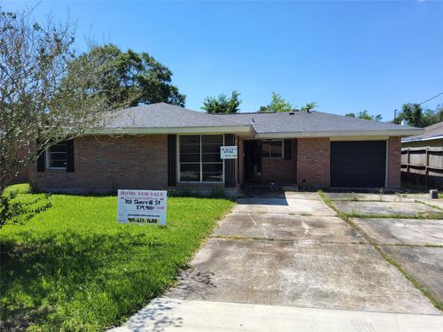 701 Sherrill St, West Orange, TX, 77630-6872 | Card Image