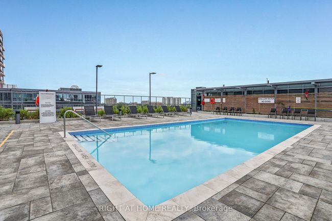 402 - 31 Tippett Rd, Condo with 4 bedrooms, 2 bathrooms and 1 parking in Toronto ON | Image 32