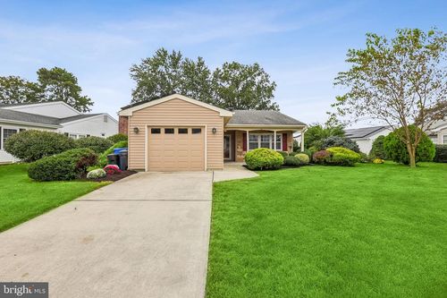 2 Tifani Ln, Southampton, NJ, 08088-1128 | Card Image