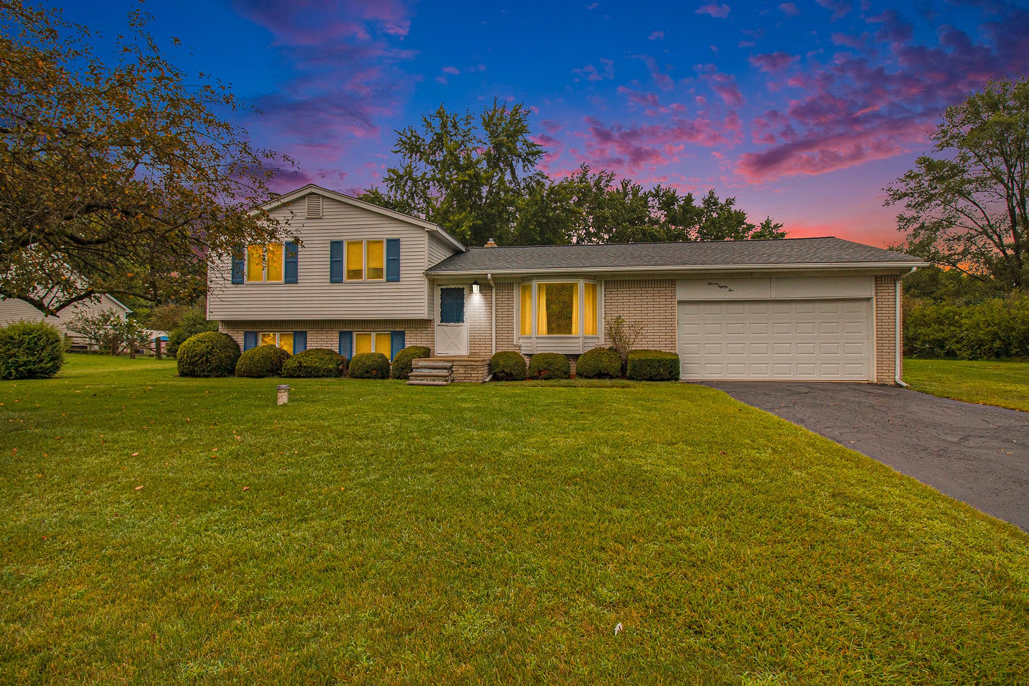 Alstott Dr, Howell, MI 48843