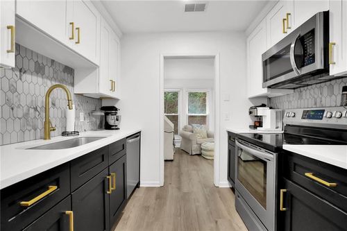 3113 Lake Pointe Cir, Roswell, GA, 30075-6718 | Card Image
